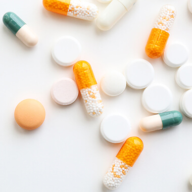 In Pharmazeutika werden Ammoniaklösungen zur Regeneration von schwachen Anionenaustauschharzen eingesetzt.